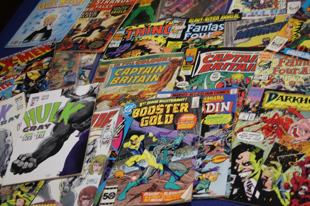 A COLLECTION OF ASSORTED MARVEL COMICS, to include Fantastic Four, Captain Britain etc - Image 4 of 4