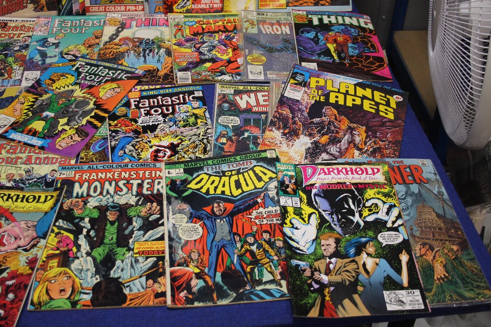 A COLLECTION OF ASSORTED MARVEL COMICS, to include Fantastic Four, Captain Britain etc - Image 3 of 4