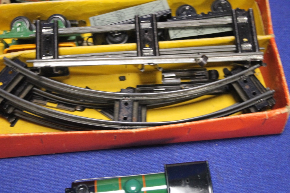 BOXED HORNBY TRAIN O GAUGE GOODS SET WITH TRACK, TENDER, CARRIAGE AND ROLLING STOCK, together with a - Image 4 of 5