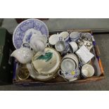 A TRAY OF ASSORTED CERAMICS AND CHINA TO INCLUDE SPODE BLUE AND WHITE, WEDGWOOD OBERON DINNERWARE