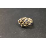 A HALLMARKED 9CT GOLD SAPPHIRE CLUSTER RING - APPROX WEIGHT 4.6 G