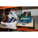 A TRAY OF ASSORTED VINTAGE GAMES, PUZZLES ETC TO INCLUDE A SELECTION OF VINTAGE BOARD GAMES