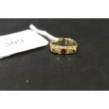 A 15CT RUBY AND DIAMOND RING - APPROX WEIGHT 4.6 G