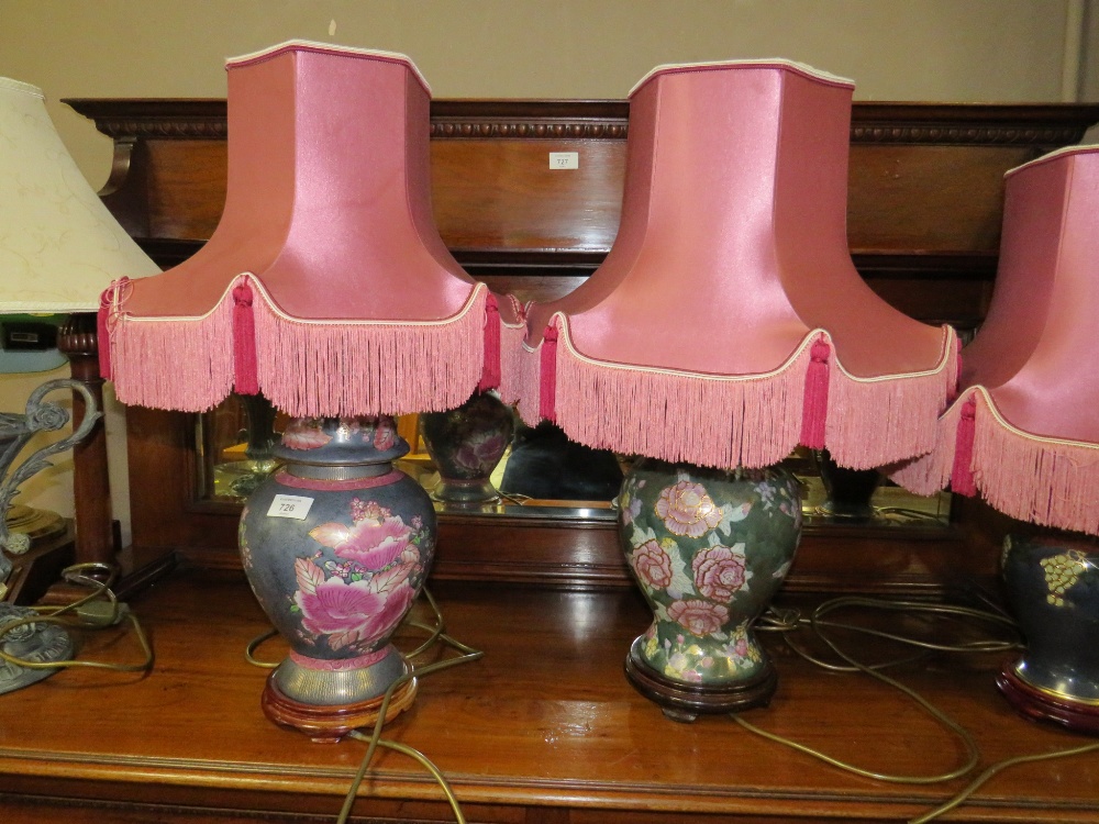 SIX ASSORTED TABLE LAMPS TO INCLUDE A TIFFANY STYLE EXAMPLE - Image 3 of 5