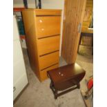 A WOODEN EFFECT FOUR DRAWER FILING CABINET AND SMALL TABLE (2)