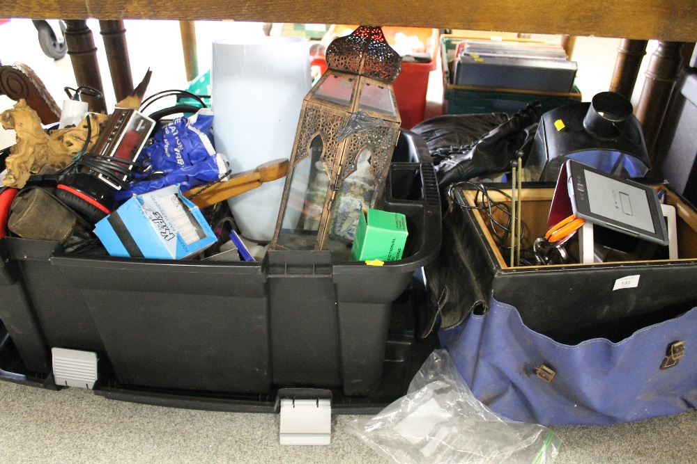 A QUANTITY OF ASSORTED SUNDRIES ETC TO INCLUDE AN IPAD, A KINDLE (BOTH UNCHECKED), GARDEN