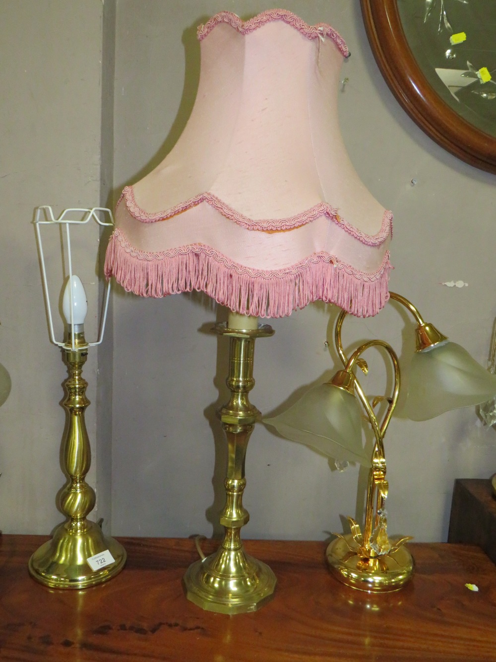 NINE ASSORTED BRASS TABLE LAMPS TO INCLUDE A BANKERS LAMP - Image 4 of 5