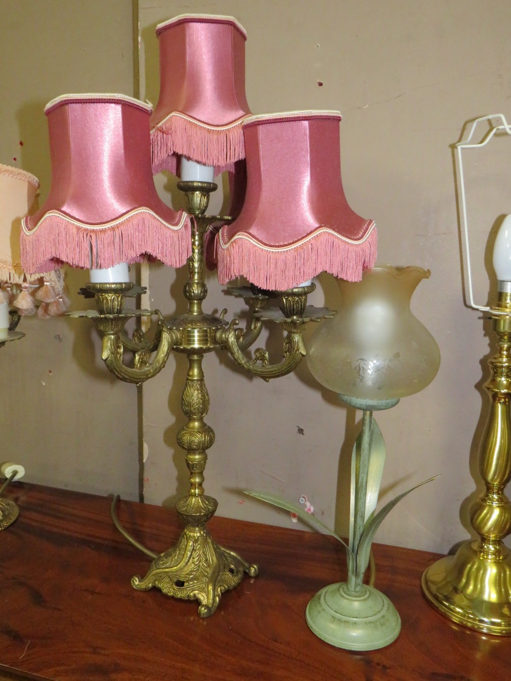 NINE ASSORTED BRASS TABLE LAMPS TO INCLUDE A BANKERS LAMP - Image 3 of 5