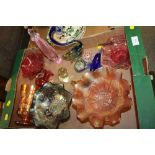 A BOX OF VINTAGE GLASS TO INLCUDE CARNIVAL GRASS, MURANO AND CRANBERRY EXAMPLES