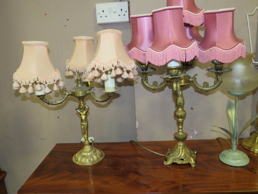 NINE ASSORTED BRASS TABLE LAMPS TO INCLUDE A BANKERS LAMP - Image 2 of 5