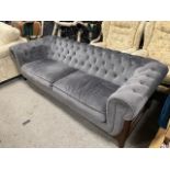 A MODERN UPHOLSTERED CHESTERFIELD STYLE SETTEE