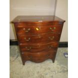 A 20TH CENTURY MAHOGANY SMALL SERPENTINE CHEST OF FOUR DRAWERS W-60 CM H-74 CM