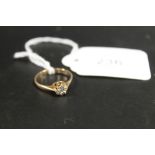 A 9CT GOLD ILLUSION SET DIAMOND RING - APPROX WEIGHT 1.7G