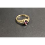 A HALLMARKED 9CT GOLD AMETHYST RING - APPROX WEIGHT 2.4 G