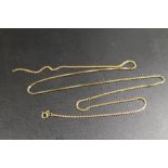 AN INDISTINCTLY MARKED YELLOW METAL BOX CHAIN - APPROX WEIGHT 9.3 G