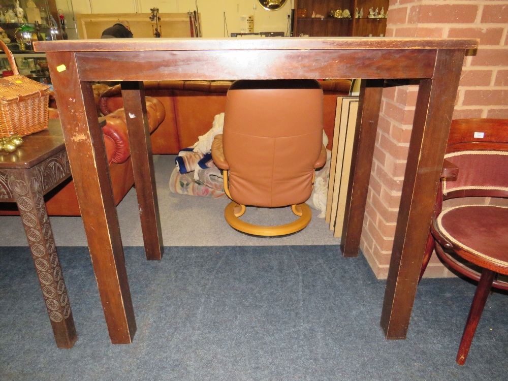 A TALL WOODEN PUB STYLE TABLE - Image 3 of 3