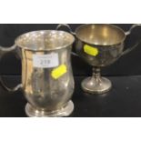 A HALLMARKED SILVER TANKARD - APPROX WEIGHT 317 G TOGETHER WITH A SILVER PLATED TWIN HANDLED