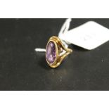 A VINTAGE STYLE AMETHYST RING STAMPED 9CT - APPROX WEIGHT 6.2 G