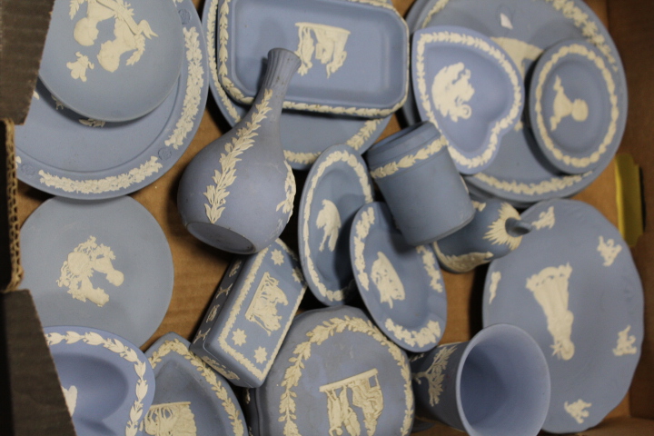 A TRAY OF ASSORTED WEDGWOOD BLUE JASPERWARE ITEMS - Image 2 of 2