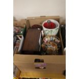 A TRAY OF ASSORTED SEWING ACCESSORIES (TRAY/S NOT INCLUDED)