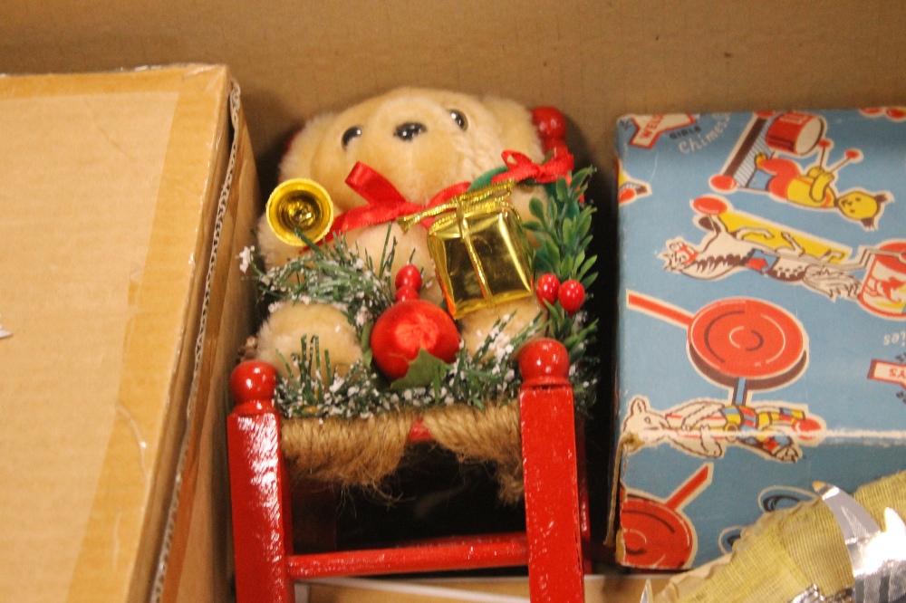 A COLLECTION OF VINTAGE CHRISTMAS DECORATIONS - Image 2 of 3