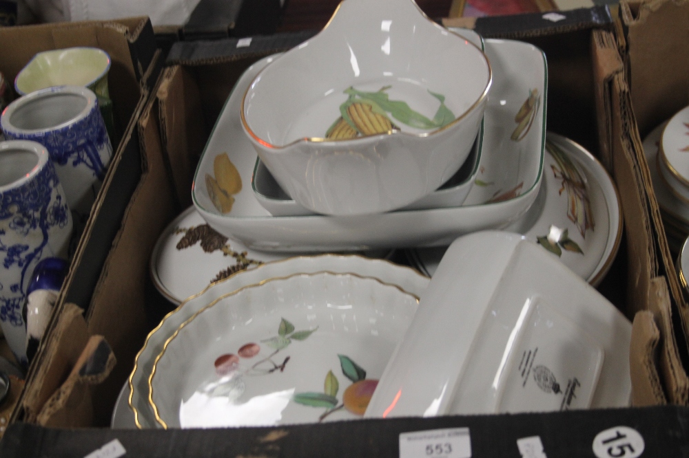 TWO TRAYS OF ROYAL WORCESTER EVESHAM TEA AND DINNERWARE (TRAY/S NOT INCLUDED) - Image 2 of 3
