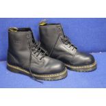 A PAIR OF SIZE 9 DR MARTIN BOOTS