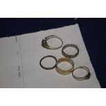 A COLLECTION OF 9CT AND YELLOW METAL RINGS