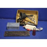 A BOX OF ASSORTED COLLECTABLES TO INCLUDE SCISSORS, CRUTE ETC