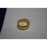 A 22 CT GOLD MENS WEDDING BAND SIZE M