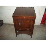 AN ANTIQUE WASH STAND WITH TOP