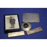 A TRAY OF CURIOS CONTAINING HALLMARKED SILVER CIGARETTE CASE, 2 VINTAGE COMBS, BROOCH AND A SMALL