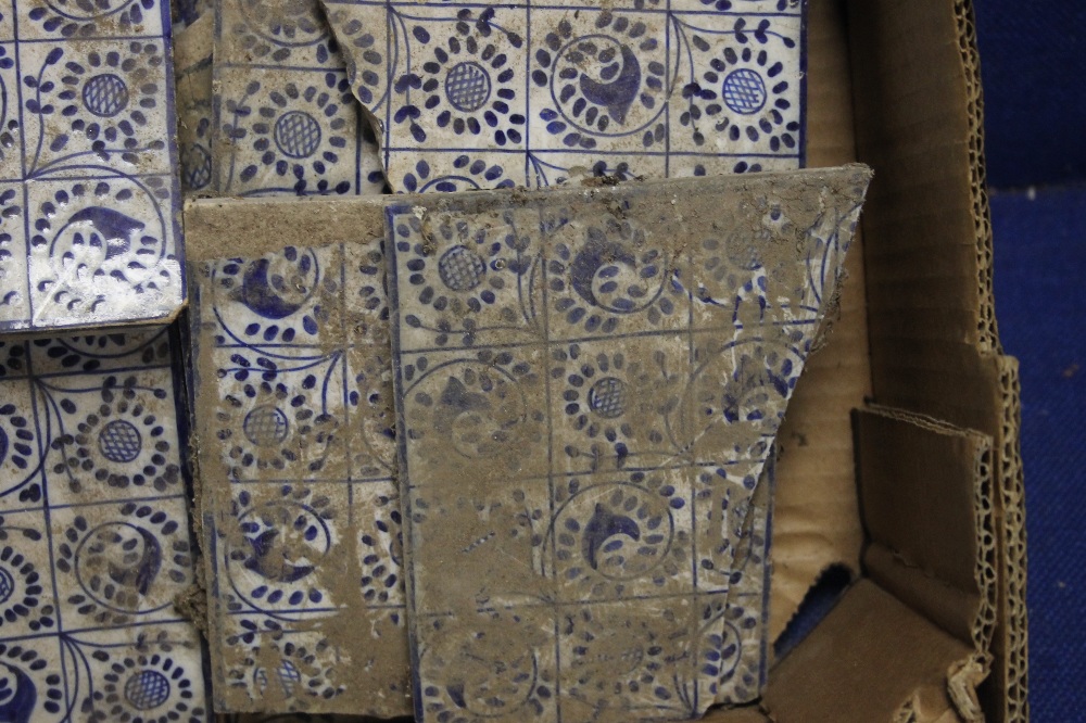A COLLECTION OF EARLY DELFT BLUE AND WHITE TILES A/F - Image 3 of 3