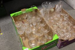 TWO TRAYS OF ASSORTED GLASSWARE TO INCLUDE A SET OF SIX WINE GLASSES ETCHED WITH STAGS