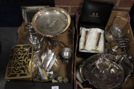 TWO TRAYS OF ASSORTED METALWARE TO INC A BRASS TRIVET ETC