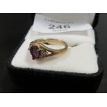 A HALLMARKED 9CT GOLD AMETHYST RING - APPROX WEIGHT 2.4 G
