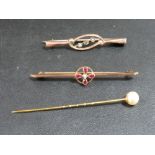 A 9CT GOLD BAR BROOCH SET WITH PINK STONES TOGETHER WITH A 9CT STICK PIN WITH PEARL AND ANOTHER