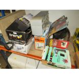 A QUANTITY OF ASSORTED TOOLS TO INCLUDE MITRE SAW, TOOLBOX AND CONTENTS ETC