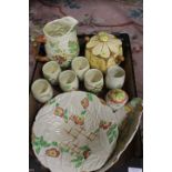 A TRAY OF SHORTER AND BRENTLEIGH WARE CERAMICS TO INCLUDE A JUG AND CUPS LEMONADE SET