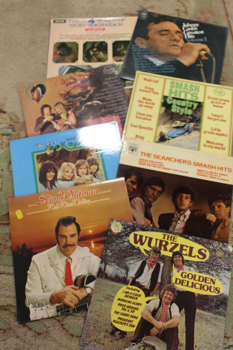 A COLLECTION OF ASSORTED LP AND SINGLE RECORDS TO INCLUDE THE WURZELS - Image 2 of 5