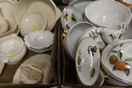 TWO TRAYS OF CERAMICS TO INCLUDE ROYAL WORCESTER, EVESHAM, ROYAL CREAM WARE ETC