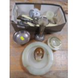 A SMALL TRAY OF COLLECTABLES TO INCLUDE A SMALL HALLMARKED SILVER FOOTED NUT DISH BY WALKER AND