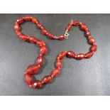 A FACETED AMBER BEAD NECKLACE
