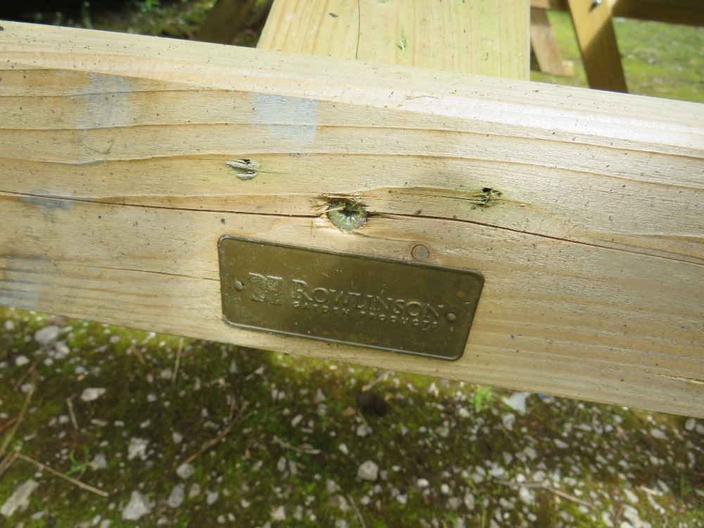 A ROWINSON WOODEN GARDEN / PATIO TABLE WITH PARASOL AND STAND - Image 4 of 6