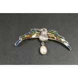 A SILVER AND ENAMEL HUMMINGBIRD BROOCH WITH PEARL DROPPER