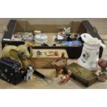 A TRAY OF COLLECTABLES TO INCLUDE A CHESS SET, VINTAGE CAMERA, CERAMICS ETC