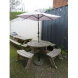 A CIRCULAR WOODEN GARDEN / PATIO TABLE WITH PARASOL AND STAND