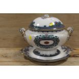 AN EARLY DAVENPORT HANDPAINTED TUREEN AND STAND A/F