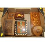 A SMALL COLLECTION OF ASSORTED TREEN BOXES ETC