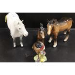 A BESWICK GREY PONY FIGURE TOGETHER WITH TWO BESWICK FOALS AND A GOLDFINCH (4)